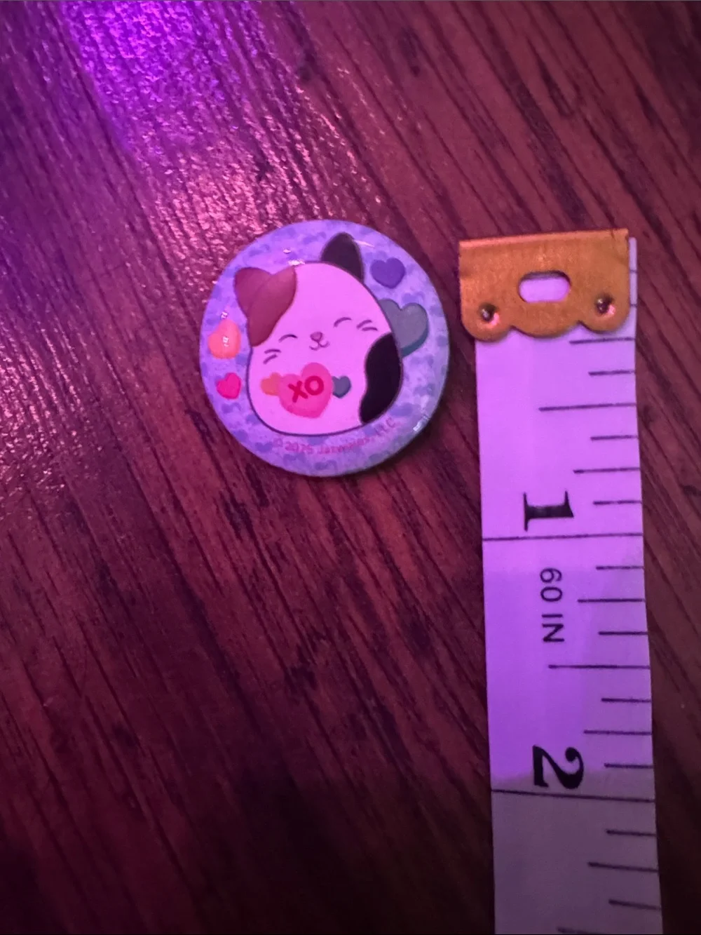 Jazwares Calico Cat Heart Button – Blue Background C1.Bk.R.2
